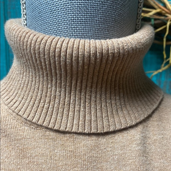 Worthington Elegant everyday Tan Turtleneck Sweater ladies Large - Picture 3 of 8